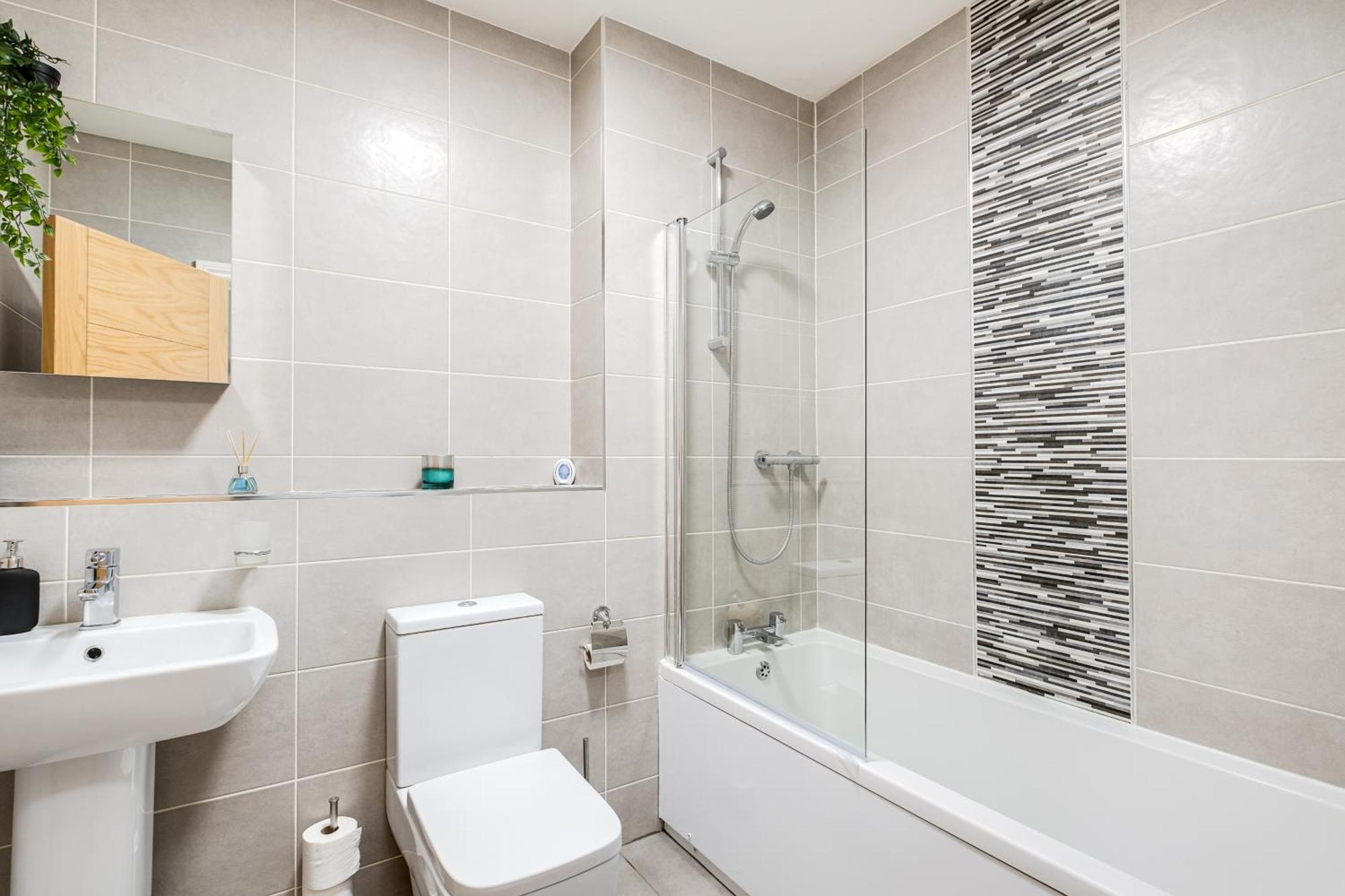 Pluxa Blue Sapphire Luxury Stay Free Parking Free Wifi - Walk Everywhere, Travel, Biz, Leisure Birmingham Exterior photo